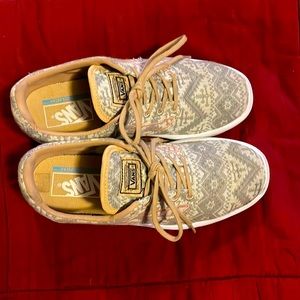 Women’s athletic vans size 7